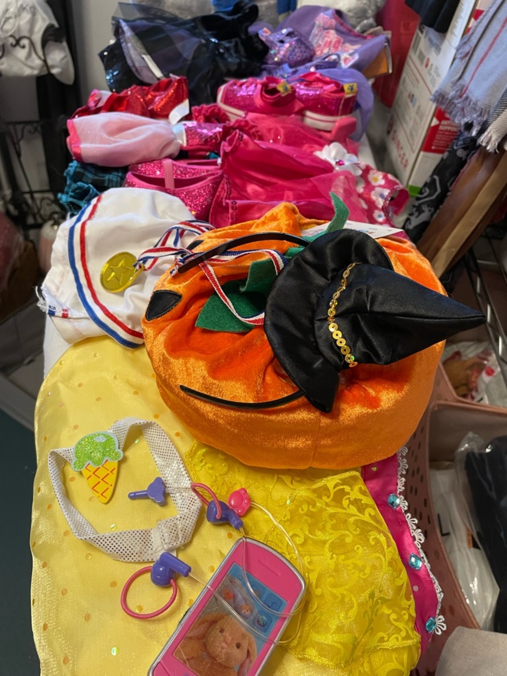 Huge Build a bear lot of clothes and accessories
